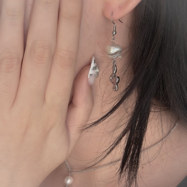 “Sweet melody” pearl earrings
