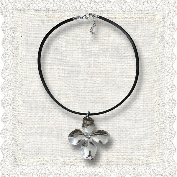 “Fleur” choker