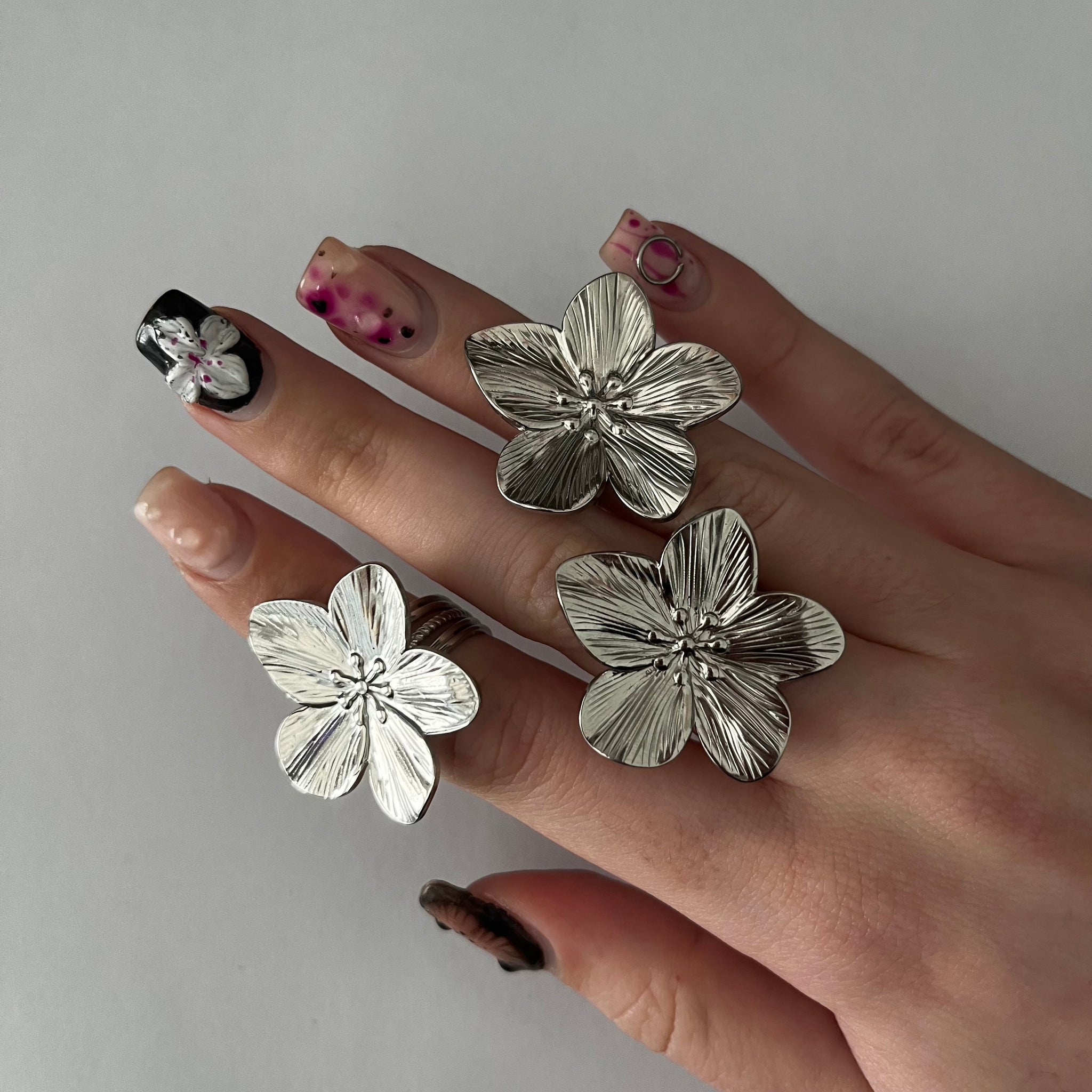 “Lily” ring
