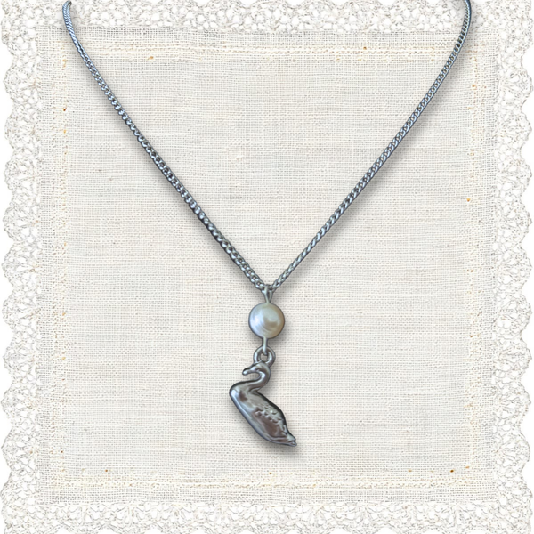 “Swan lake” necklace